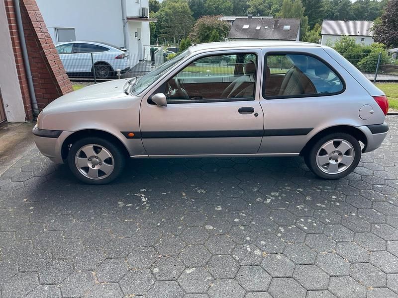 Silber Gebraucht 2002 Ford Fiesta Kleinwagen | 800 € (Superpreis) - Bild 1/4