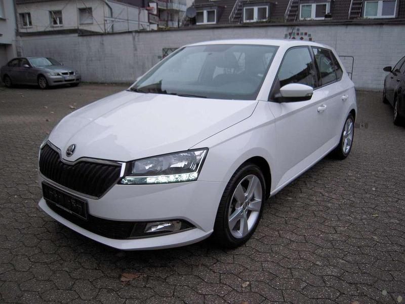 Candyweiss Gebraucht 2021 Skoda Fabia Cool Plus Kleinwagen | 9.950 € (Superpreis) - Bild 1/4