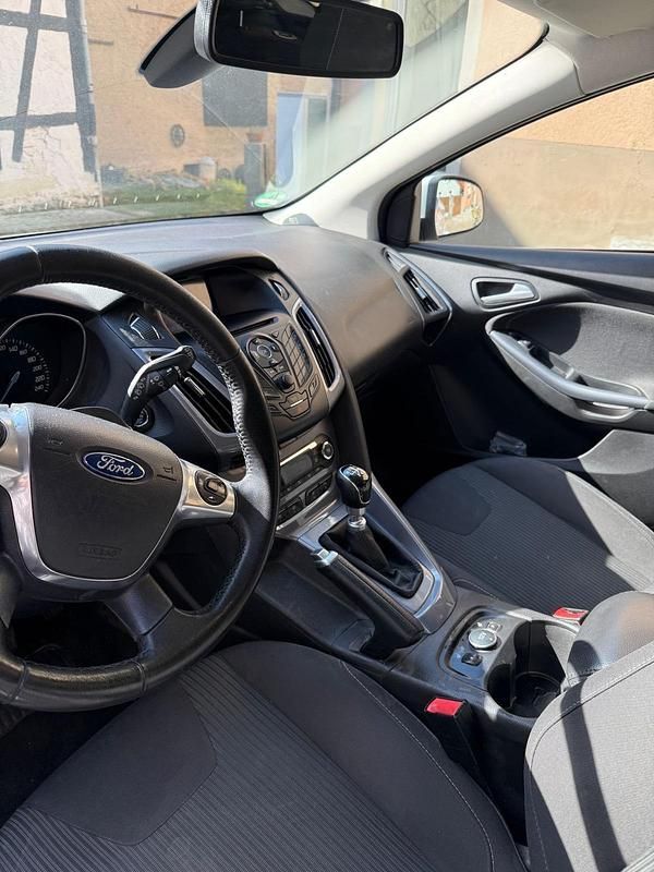 Usata Ford Focus 140 CV (102 kW) 2014 Bianco Station wagon