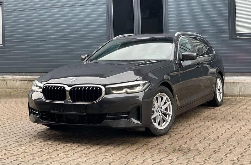 Gebraucht BMW 520 Performance 190 PS (139 kW) 2021 Grau Kombi
