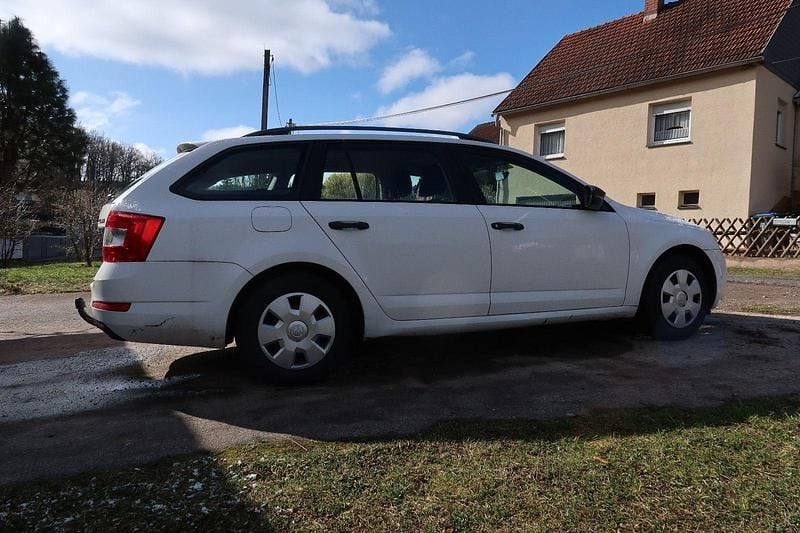 Gebraucht Skoda Octavia 105 PS (77 kW) 2015 Weiß Kleinwagen