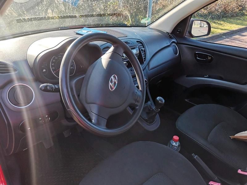 Gebraucht Hyundai i10 70 PS (51 kW) 2011 Rot Kleinwagen