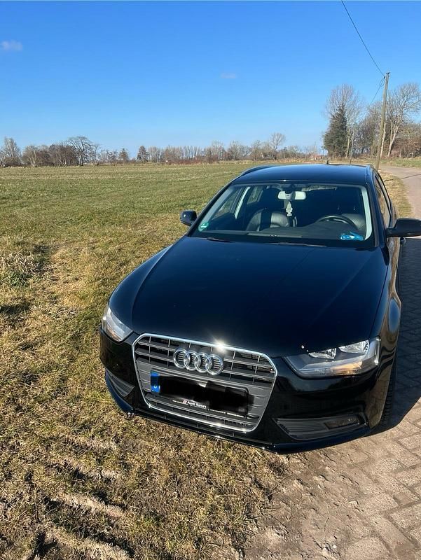 Gebraucht Audi A4 150 PS (110 kW) 2013 Schwarz Kombi