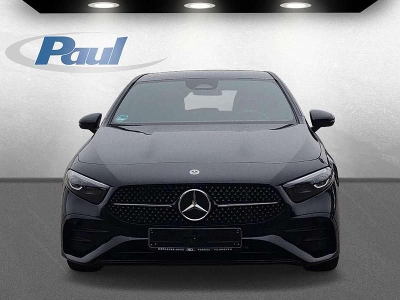 Gebraucht Mercedes A200 Night 163 PS (119 kW) 2023 Nachtschwarz Limousine