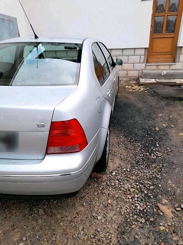 Second-hand VW Bora 105 CP (77 kW) 2002 Argintiu Berlinǎ