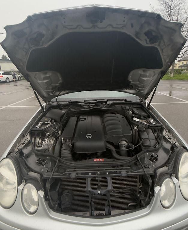 Gebraucht Mercedes E220 Classic 150 PS (110 kW) 2004 Silber Limousine