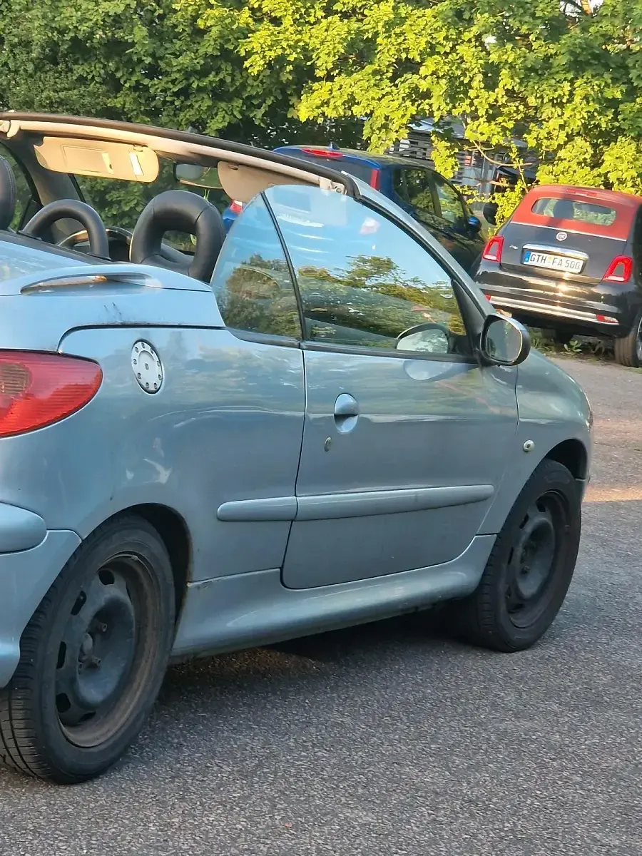 Gebraucht Peugeot 206 CC 140 PS (102 kW) 2005 Silber Cabrio