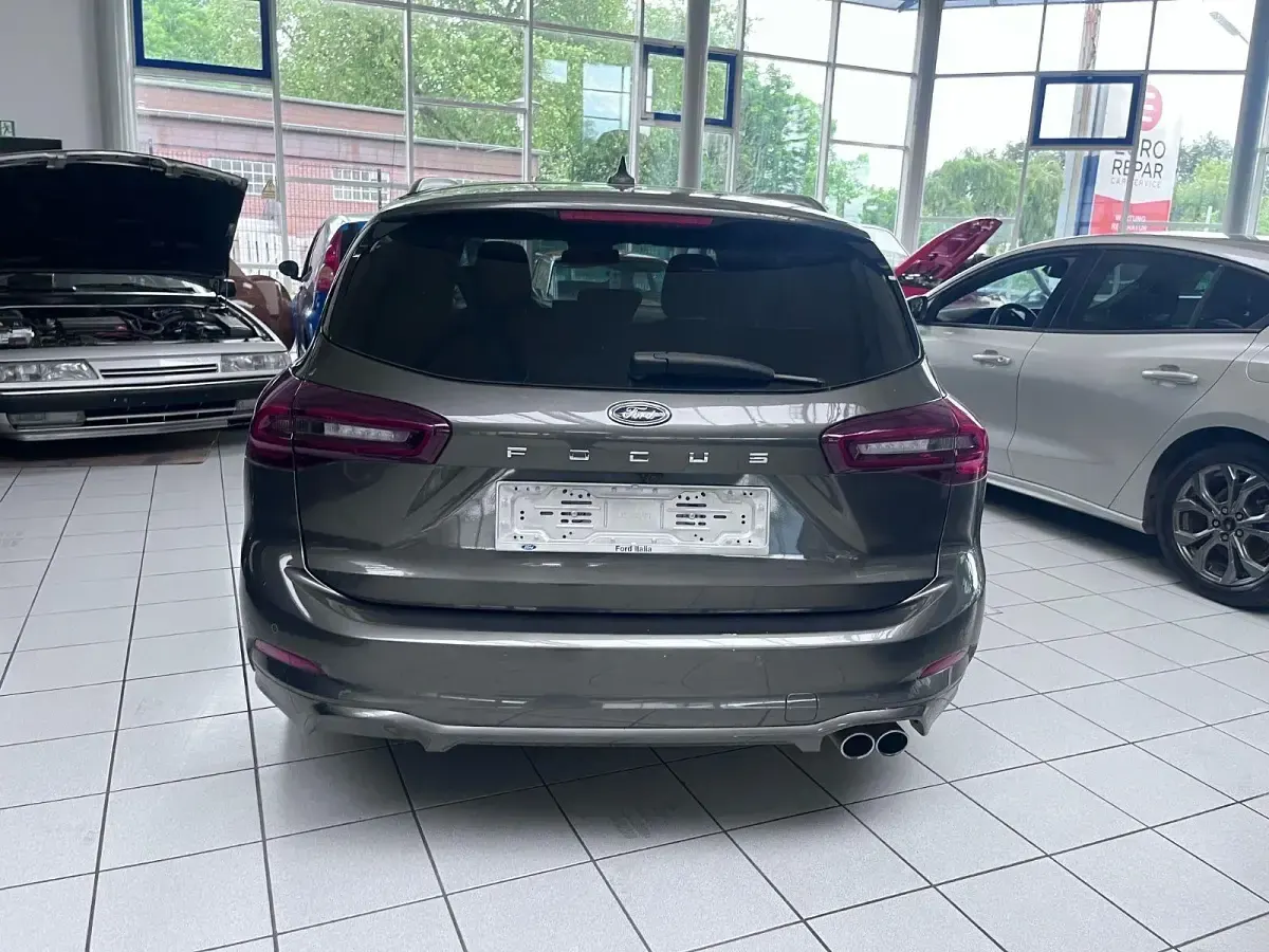 Gebraucht Ford Focus ST-Line 116 PS (85 kW) 2025 Grau Kombi