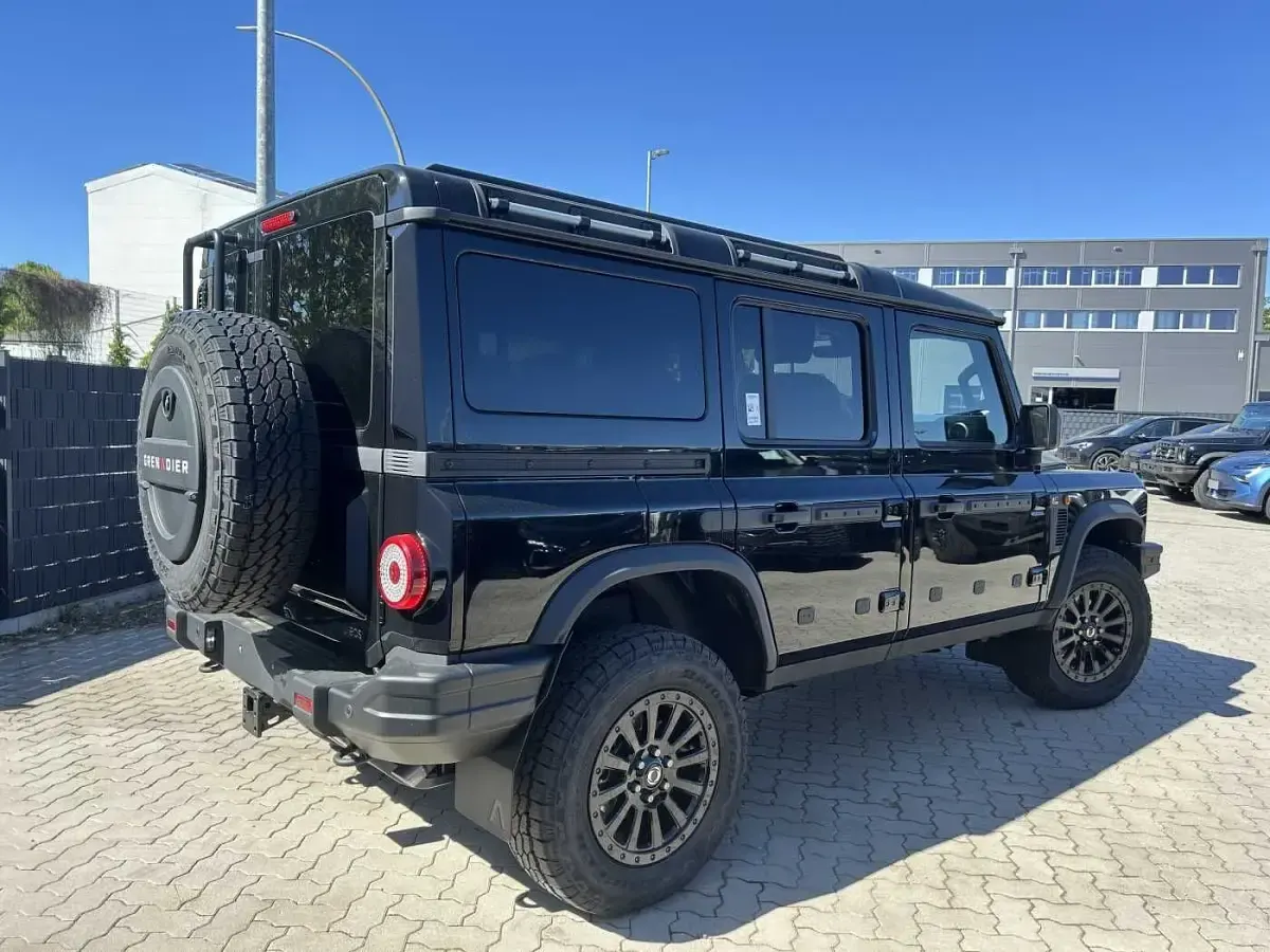 Neu Ineos Grenadier 286 PS (210 kW) 2026 Schwarz Limousine