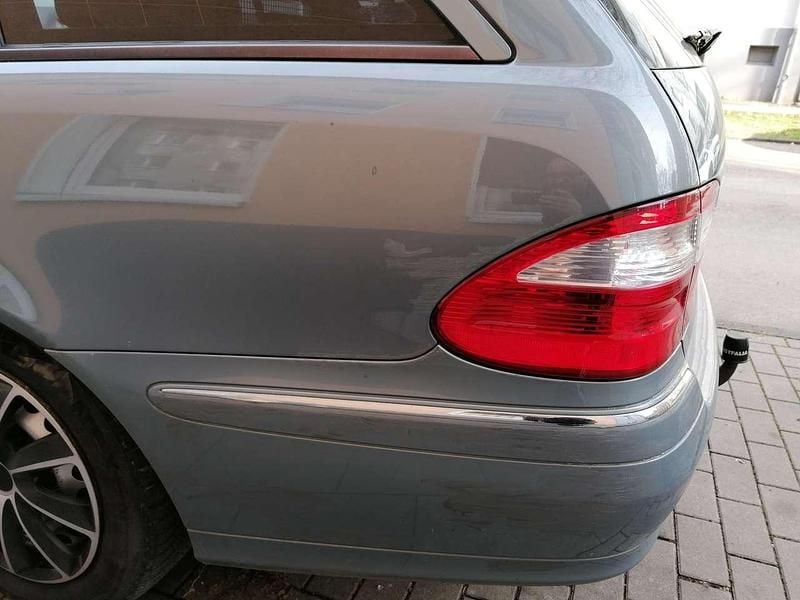 Gebraucht Mercedes E320 Avantgarde 224 PS (164 kW) 2005 Blau Kombi