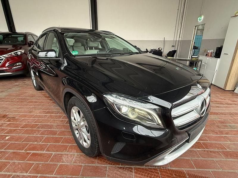 Gebraucht Mercedes GLA200 136 PS (100 kW) 2014 Schwarz SUV