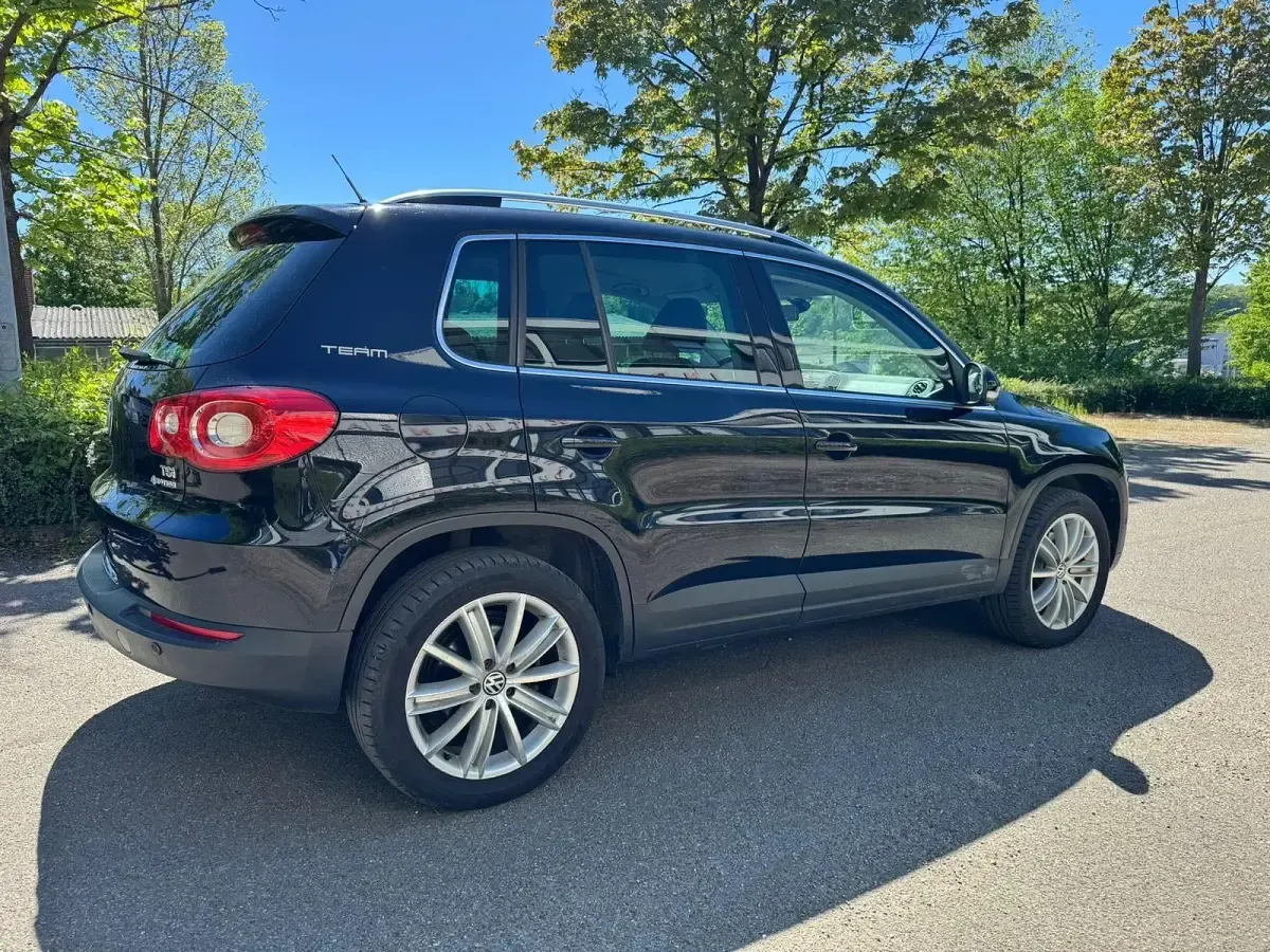 Gebraucht VW Tiguan Team 150 PS (110 kW) 2011 Deep black perleffekt SUV
