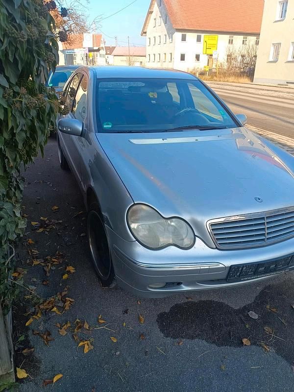 Silber Gebraucht 2001 Mercedes C200 Limousine | 1.222 € - Bild 1/4