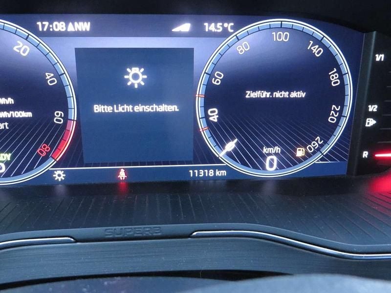 Gebraucht Skoda Superb Style 156 PS (114 kW) 2024 Graphitegraumetallic (metallic) Kombi