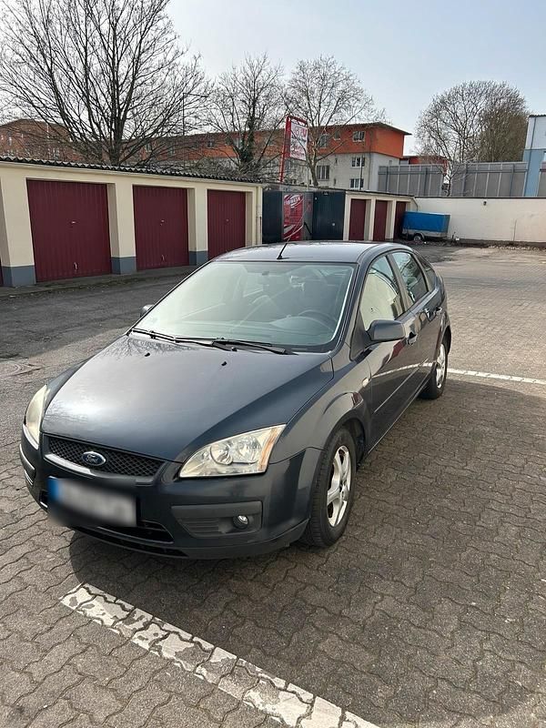 Gebraucht Ford Focus 125 PS (91 kW) 2008 Grau Limousine