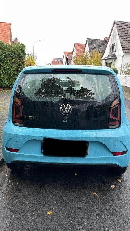 Second-hand VW up! 65 CP (47 kW) 2021 Albastru Hatchback