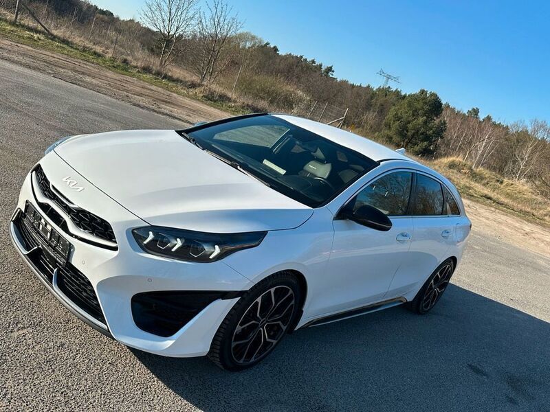 Weiß Gebraucht 2022 Kia ProCeed Kleinwagen | 16.500 € (Guter Preis) - Bild 1/4