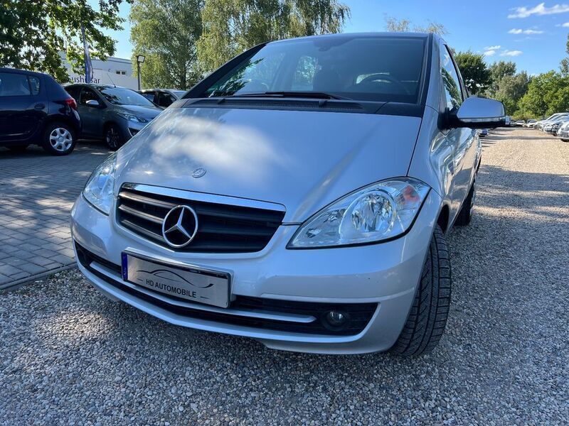 Silber Gebraucht 2011 Mercedes A180 Limousine | 5.490 € (Fairer Preis) - Bild 1/4