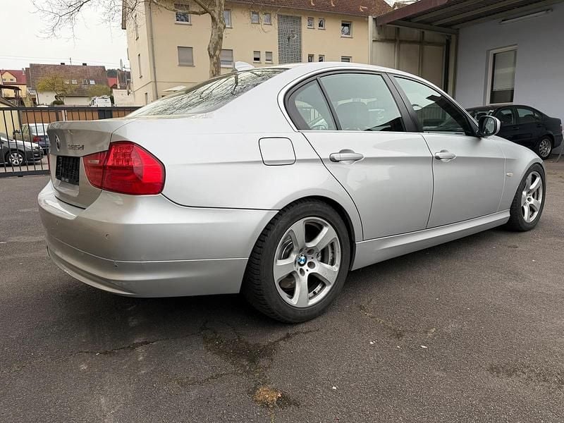 Gebraucht BMW 325 204 PS (150 kW) 2010 Silber Limousine
