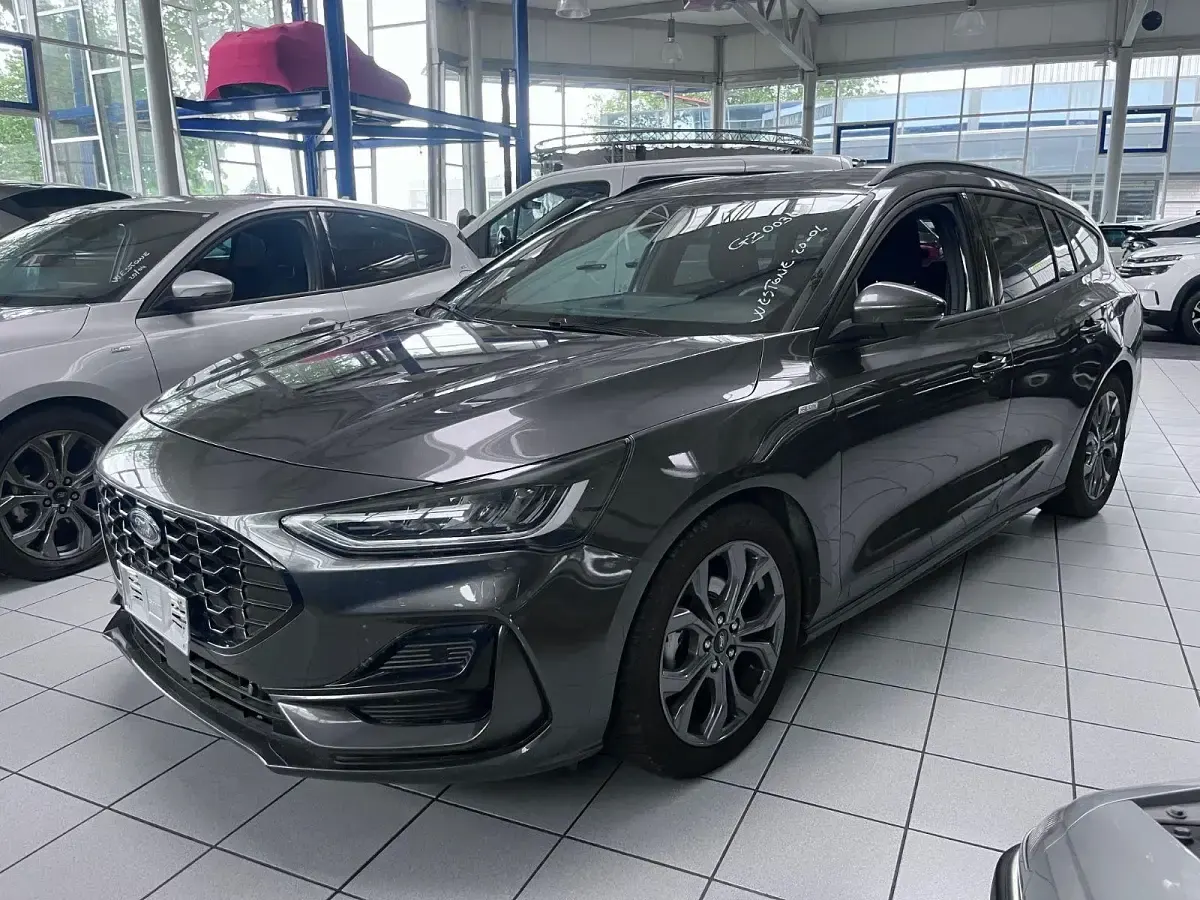 Gebraucht Ford Focus ST-Line 116 PS (85 kW) 2025 Grau Kombi