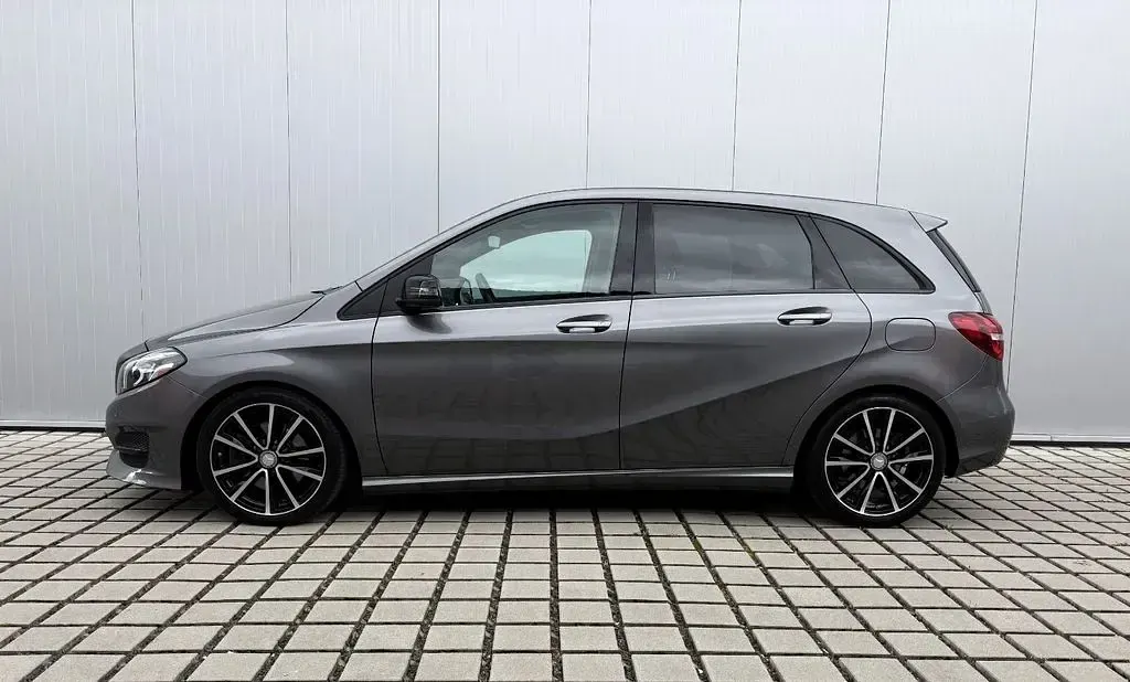 Gebraucht Mercedes B250 Urban 211 PS (155 kW) 2015 Grau Kleinwagen