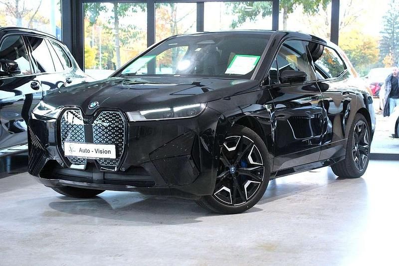 Black sapphire metallic Gebraucht 2022 BMW iX Sport Line SUV | 42.660 € (Guter Preis) - Bild 1/3