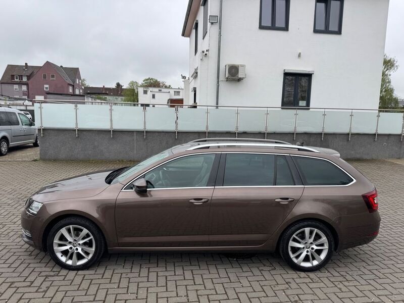 Braun Gebraucht 2019 Skoda Octavia Premium Edition Kombi | 9.990 € (Guter Preis) - Bild 1/4