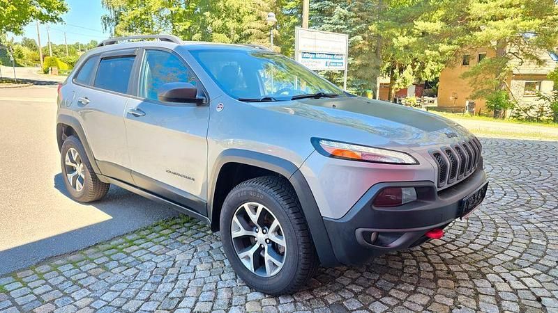 Silber Gebraucht 2017 Jeep Cherokee Trailhawk SUV | 16.490 € (Fairer Preis) - Bild 1/4