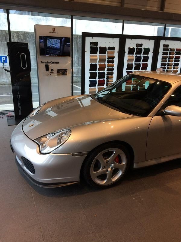 Silber Gebraucht 2000 Porsche 996 Coupé | 69.000 € - Bild 1/4
