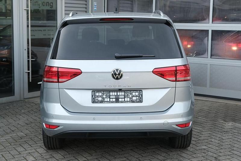 Neu VW Touran Edition 150 PS (110 kW) 2026 Oyster silber metallic Van / Kleinbus