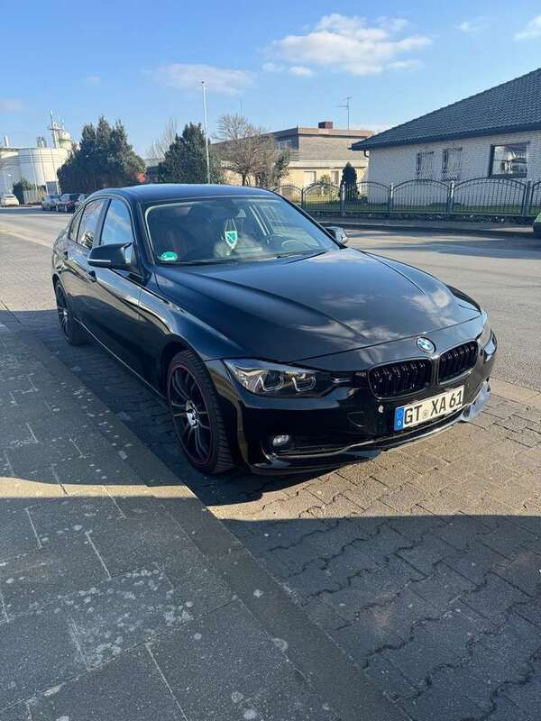 Schwarz Gebraucht 2012 BMW 318 Limousine | 11.500 € - Bild 1/4