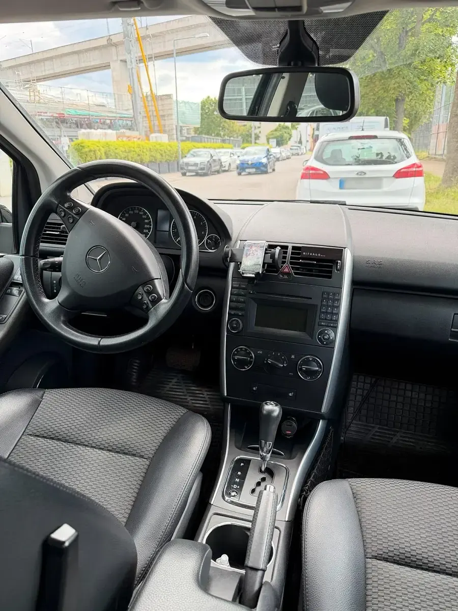 Gebraucht Mercedes A180 116 PS (85 kW) 2011 Schwarz Kleinwagen
