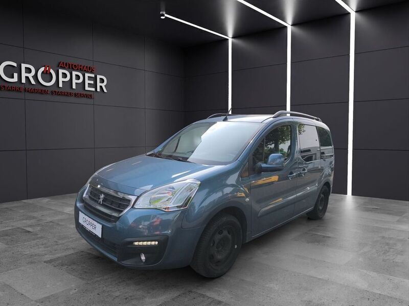 Blau Gebraucht 2016 Peugeot Partner Tepee Allure Van / Kleinbus | 10.990 € (Etwas zu teuer) - Bild 1/4
