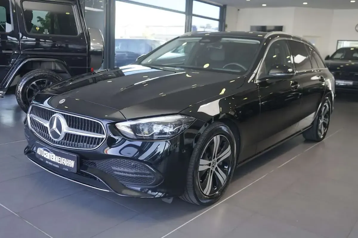 Gebraucht Mercedes C220 197 PS (144 kW) 2023 Schwarz  unilack Kombi