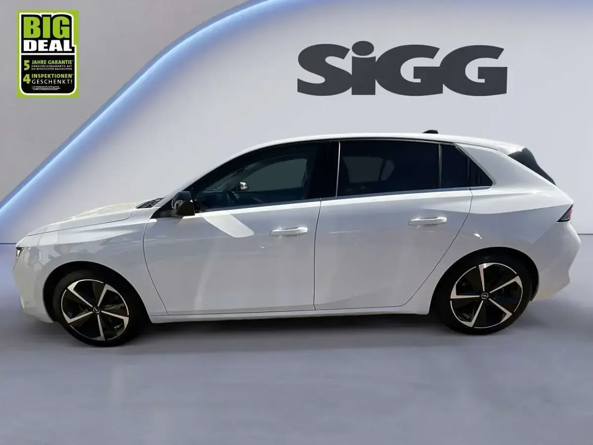 Używany Opel Astra Elegance 131 KM (96 kW) 2023 Biały Hatchback