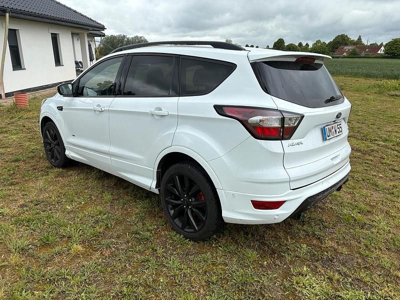 Gebraucht Ford Kuga ST-Line 182 PS (133 kW) 2018 Weiß SUV