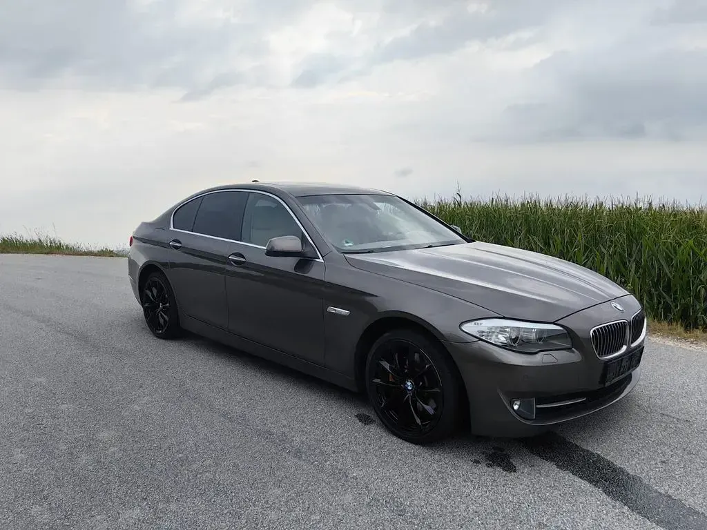Gebraucht BMW 523 204 PS (150 kW) 2011 Braun Limousine