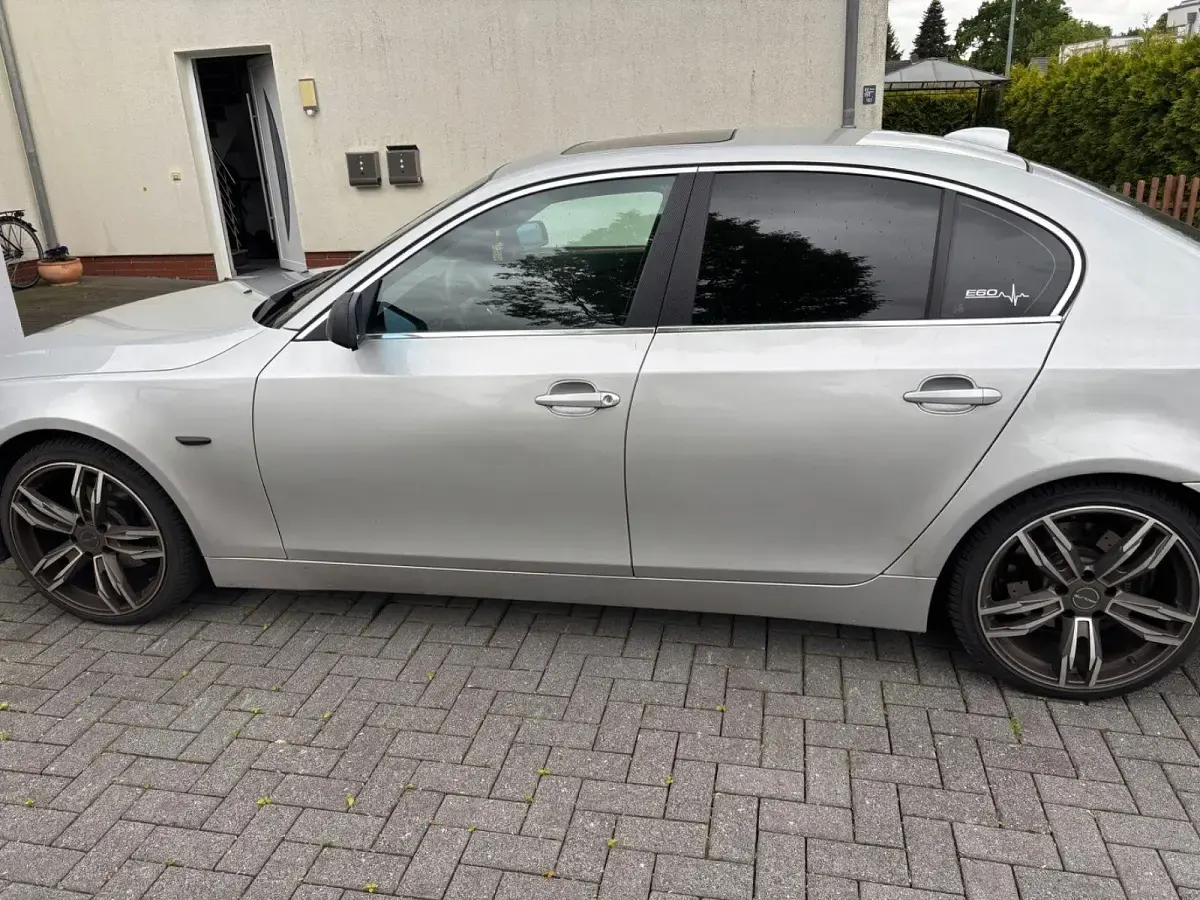 Gebraucht BMW 525 Basis 218 PS (160 kW) 2006 Silber Limousine