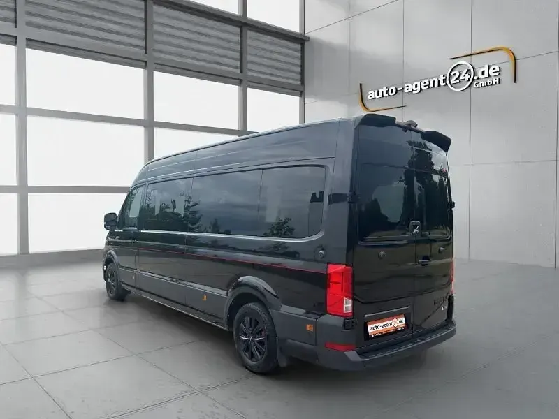 Używany MAN TGE 177 KM (130 kW) 2024 Czarny Van