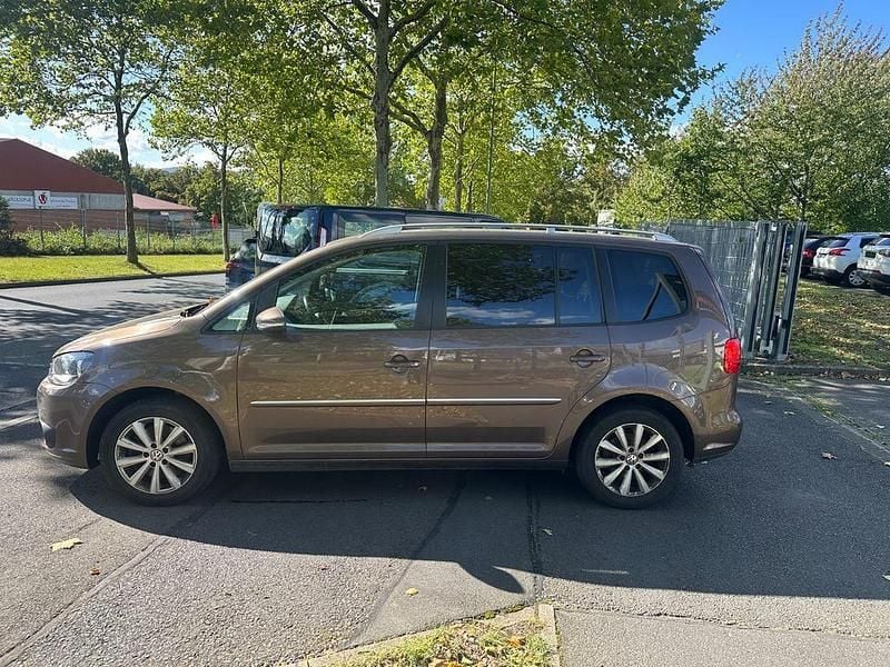 Gebraucht VW Touran Highline 140 PS (102 kW) 2014 Braun Van / Kleinbus