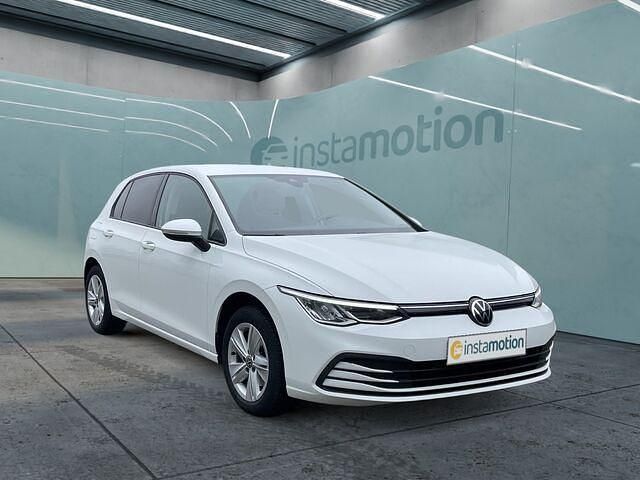 Weiß Gebraucht 2020 VW Golf VIII Life Limousine | 18.290 € (Etwas zu teuer) - Bild 1/2