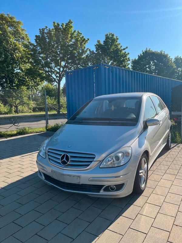Grau Gebraucht 2006 Mercedes B180 Van / Kleinbus | 850 € (Guter Preis) - Bild 1/4