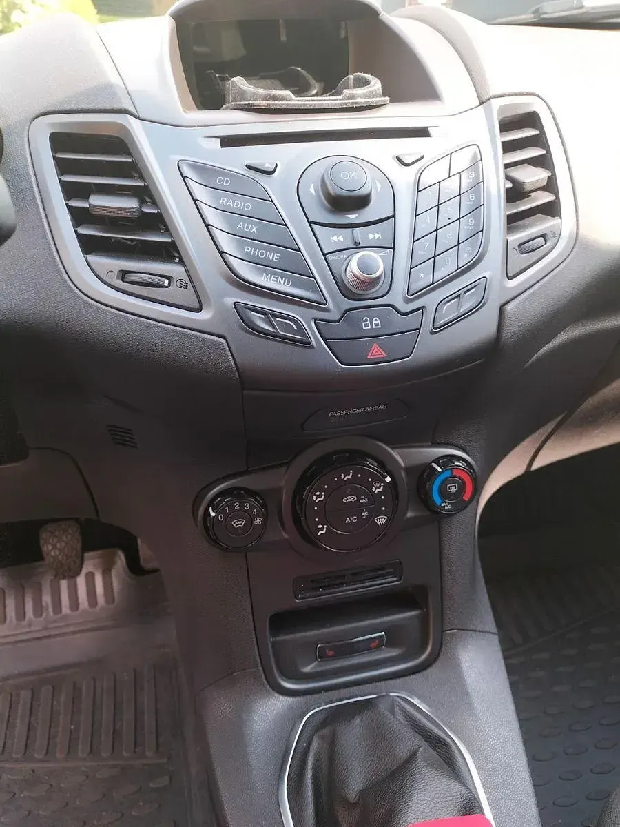 Gebraucht Ford Fiesta 101 PS (74 kW) 2013 Rot Kleinwagen