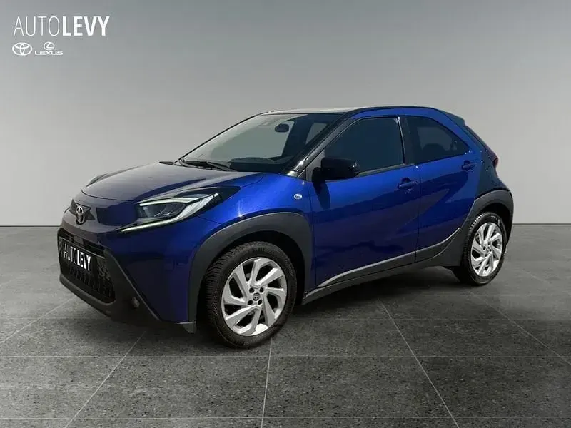 Gebraucht Toyota Aygo X Comfort 72 PS (52 kW) 2022 Juniper blue metallic/ night sky black SUV