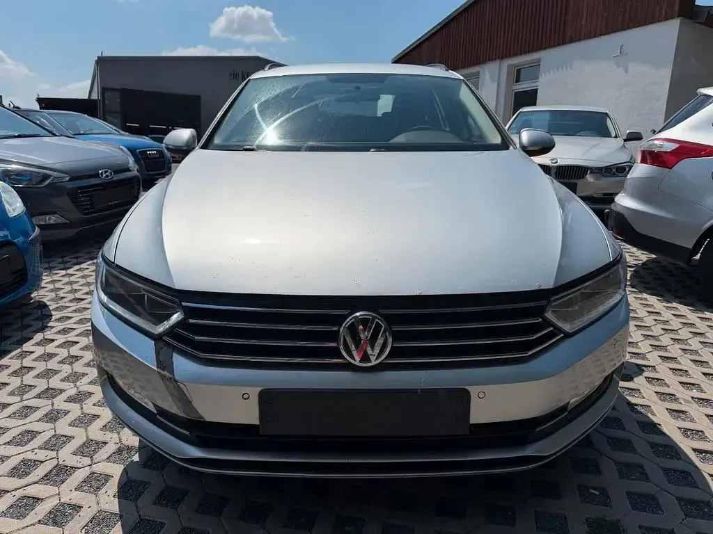 Gebraucht VW Passat Trendline 150 PS (110 kW) 2016 Silber Kombi