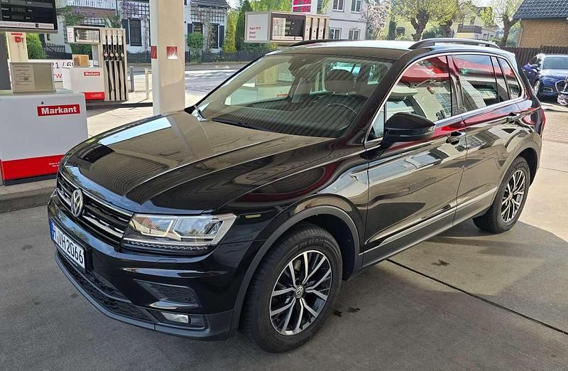 Deep black perleffekt Gebraucht 2020 VW Tiguan Comfortline SUV | 24.950 € (Guter Preis) - Bild 1/4