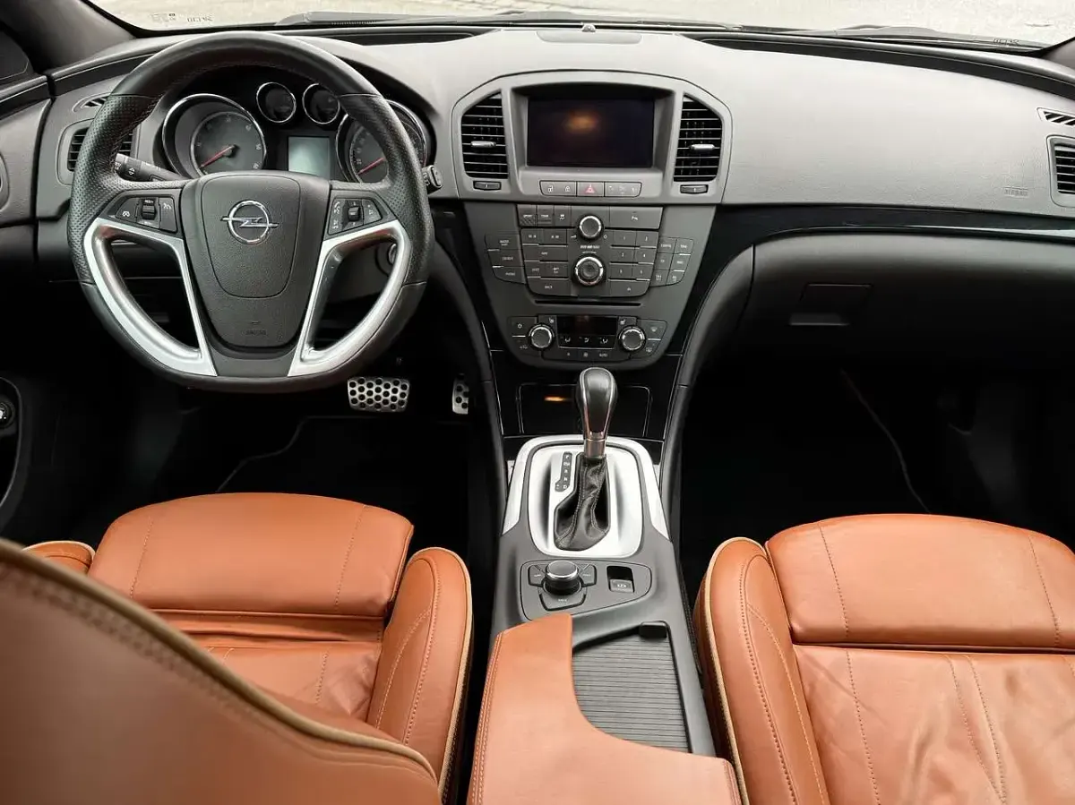 Gebraucht Opel Insignia Innovation 160 PS (117 kW) 2011 Metro metallic Kombi