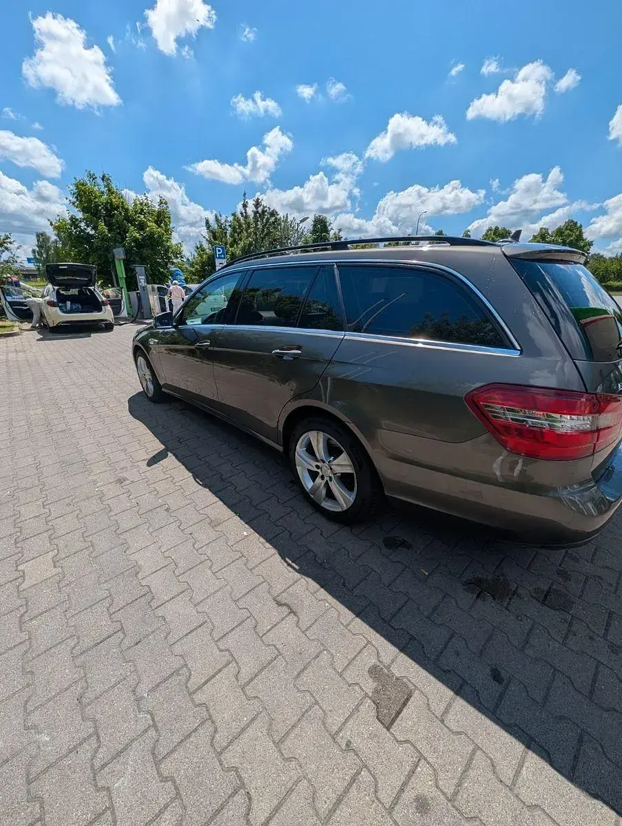 Gebraucht Mercedes E250 204 PS (150 kW) 2012 Braun Kombi