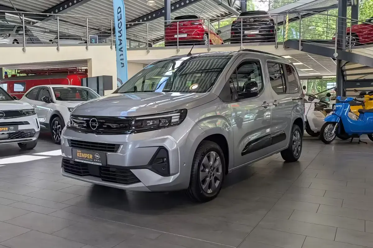 Gebraucht Opel Combo 131 PS (96 kW) 2024 Grau Van / Kleinbus