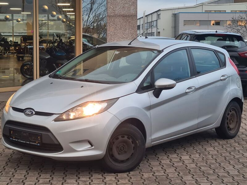 Gebraucht Ford Fiesta Trend 69 PS (50 kW) 2011 Silber Kleinwagen